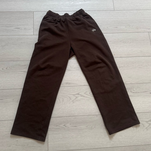 ALO Yoga Pants - Alo Accolade Straight Leg Sweatpant